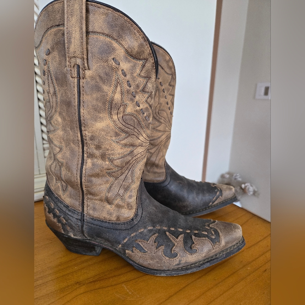 LAREDO Brown and Black Western Cowboy Boots
